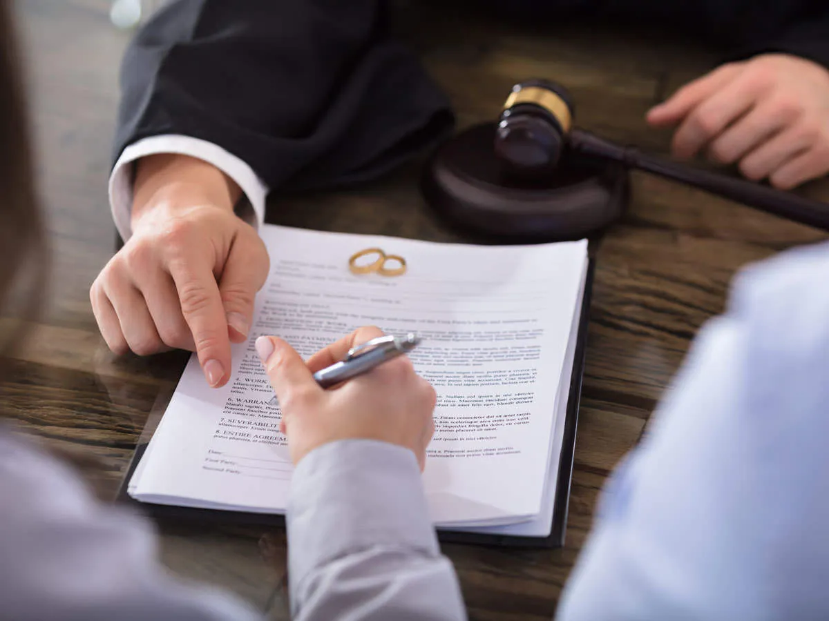 حقوق الزوجة بعد الطلاق للضرر في الإمارات