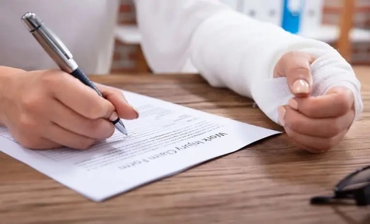 كيفية التفاوض على تعويضات الحوادث|ومتي تستطيع رفع دعوى تعويض 1 التفاوض على تعويضات الحوادث