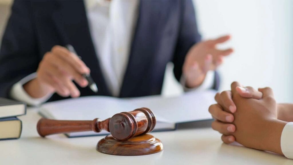 كيفية التفاوض على تعويضات الحوادث|ومتي تستطيع رفع دعوى تعويض 2 التفاوض على تعويضات الحوادث