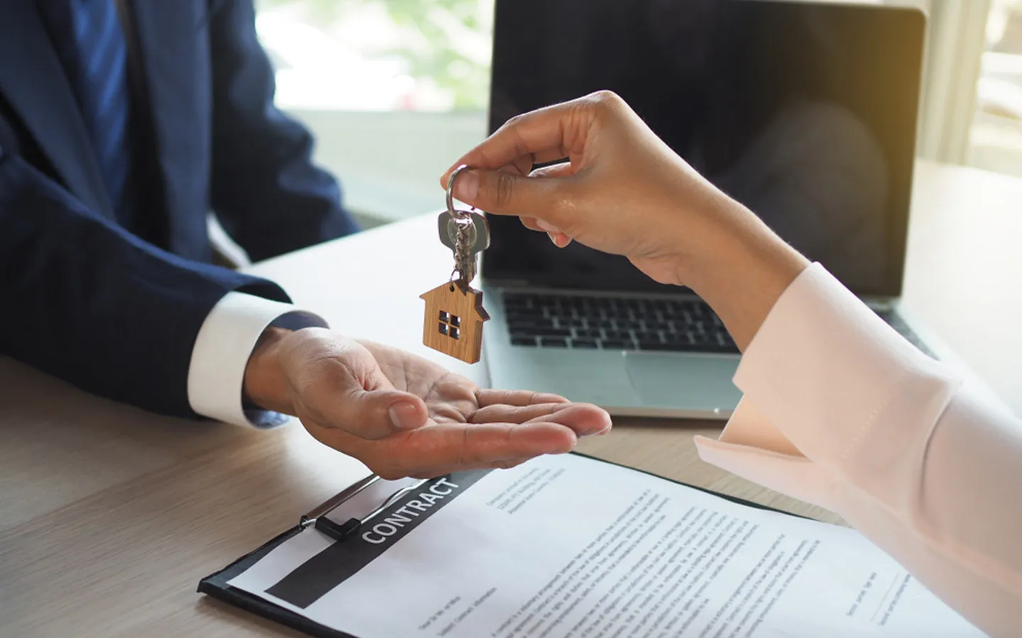 قوانين تنظيم العلاقة بين المؤجر والمستأجر في دبي