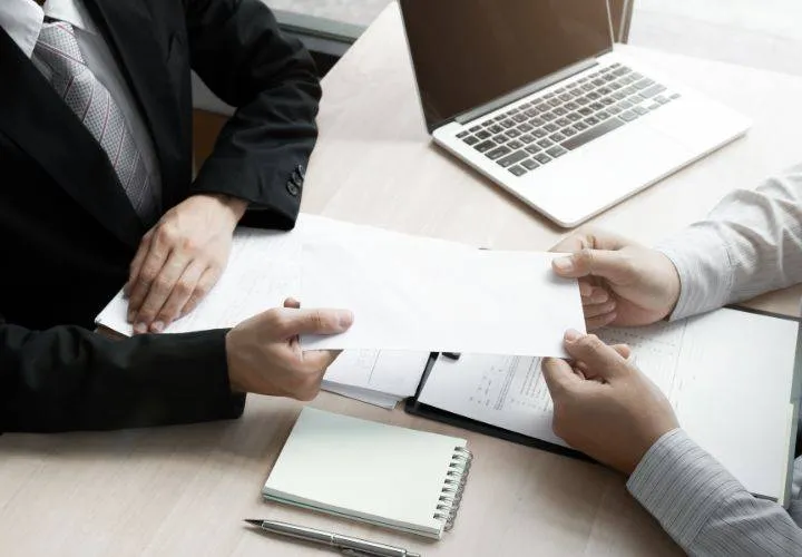 قانون الاستقالة في الامارات