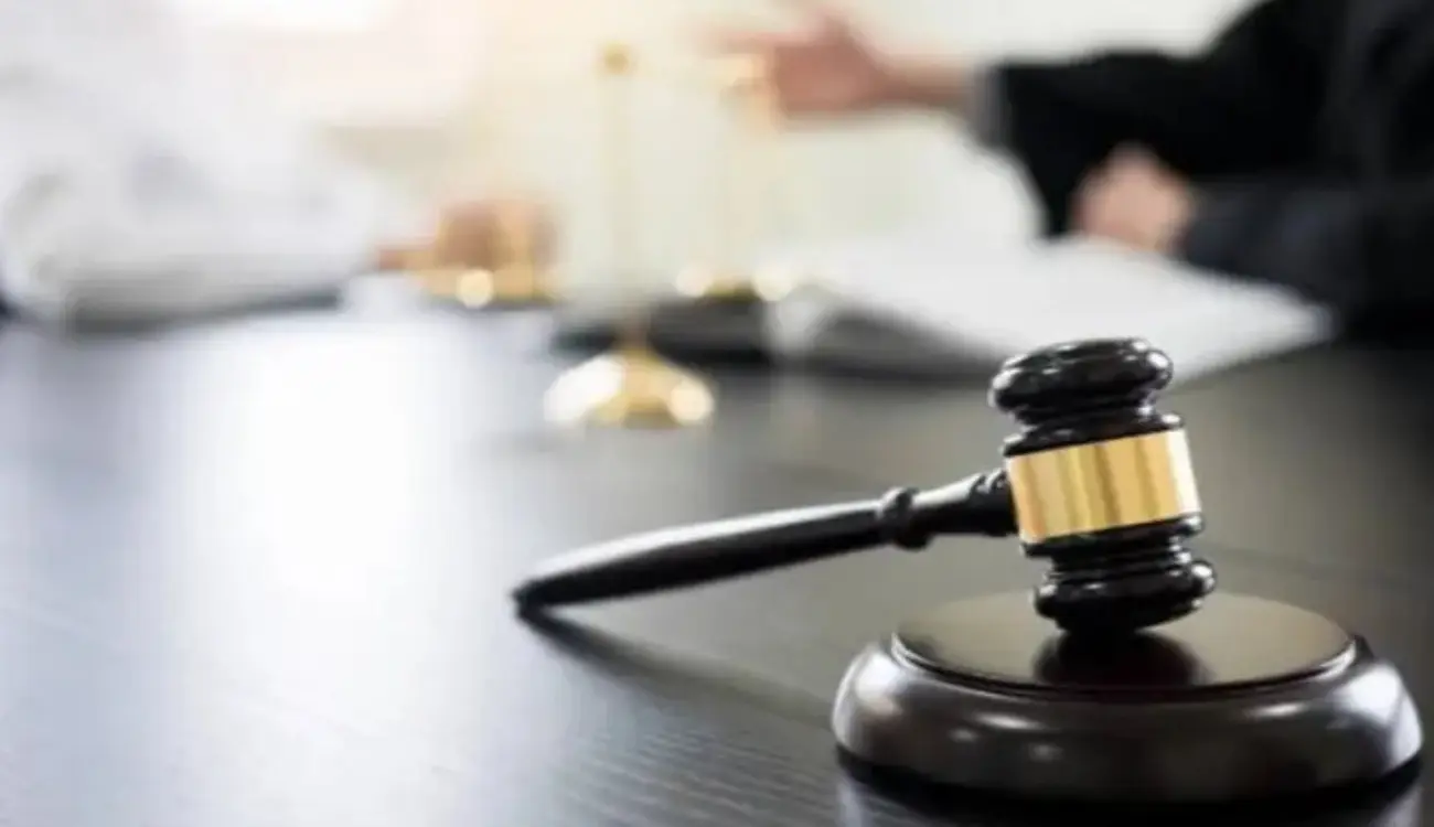 الفرق بين الإبعاد والترحيل في الإمارات